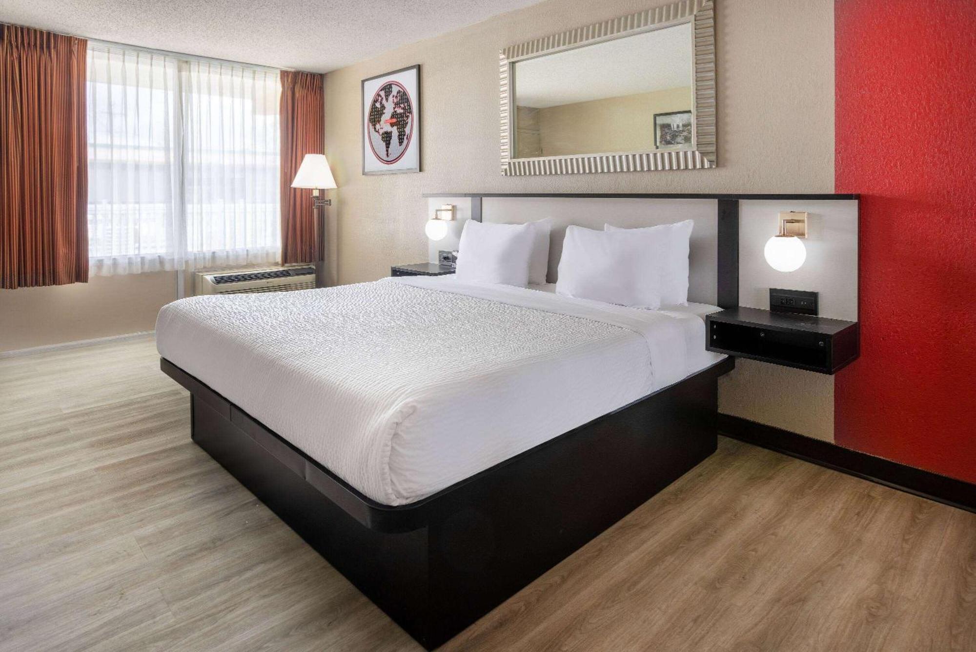 Ramada By Wyndham Rome - Verona Exterior foto