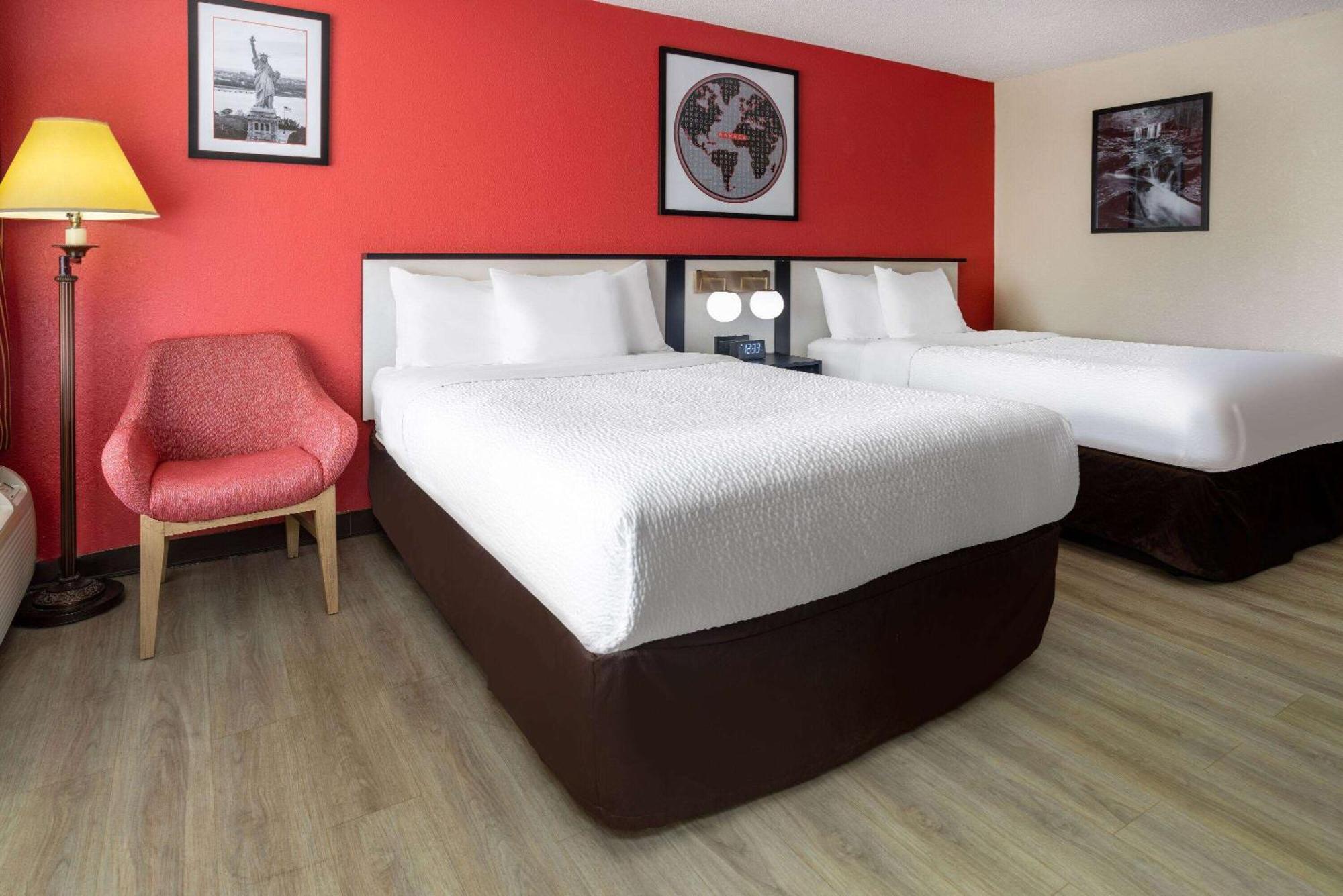 Ramada By Wyndham Rome - Verona Exterior foto