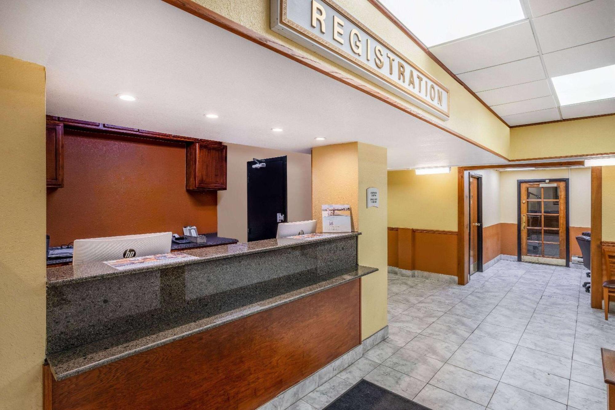 Ramada By Wyndham Rome - Verona Exterior foto